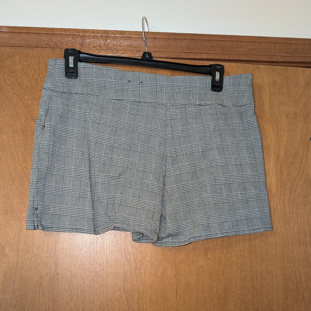 Women's Houndstooth Shorts